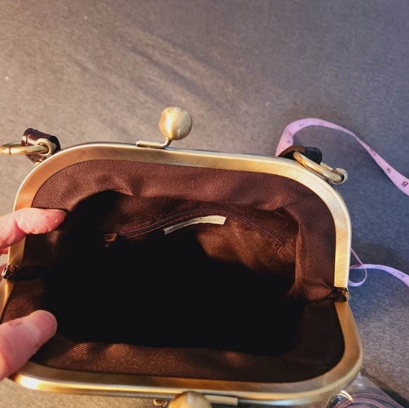 Tashenkender  LEATHER FRAME CROSSBODY BAG KISSLOCK - Picture 3 of 14